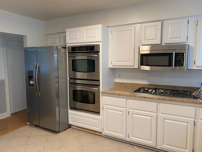 Building Photo - 44144 Saltz Rd