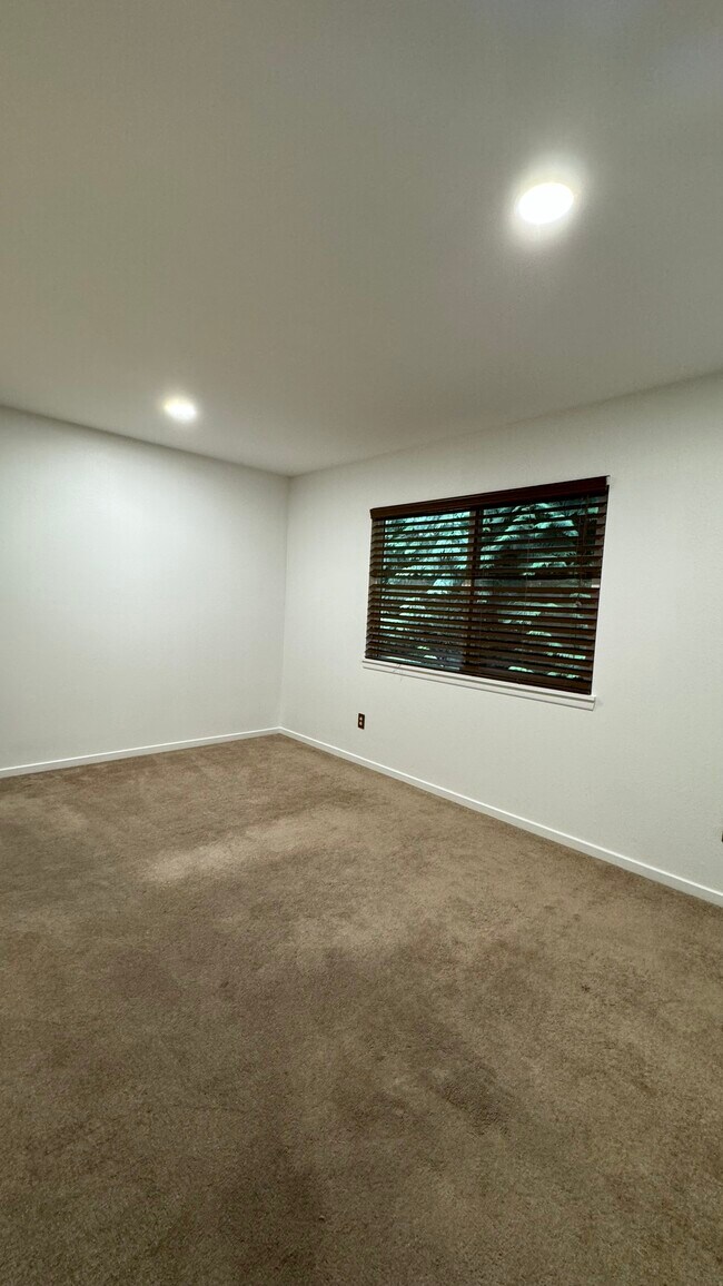 Building Photo - 12107 NE 149th St