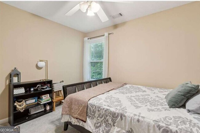 Building Photo - 1601 Signal Flag Way