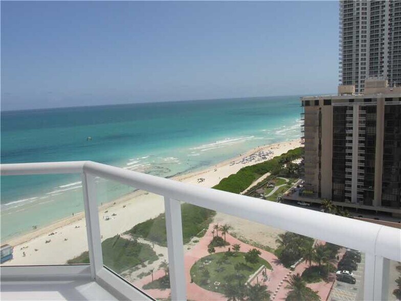 Building Photo - 6515 Collins Ave