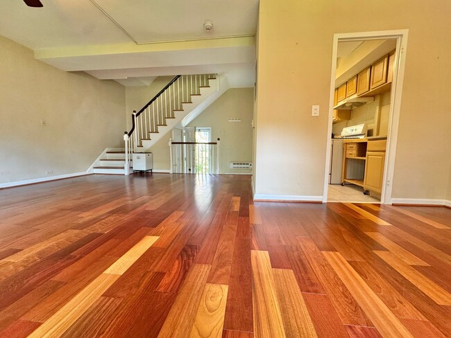 Building Photo - ALEXANDRIA - CLOSE TO PENTAGON - 5 MIN WAL...