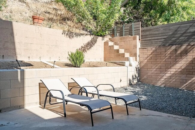 Building Photo - 5582 Baja Dr