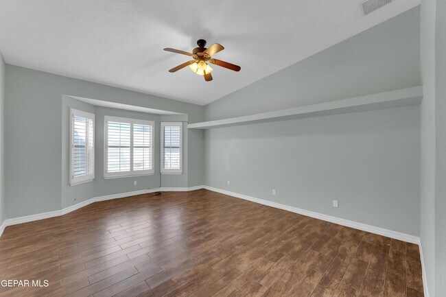 Building Photo - 232 Ave Mirador