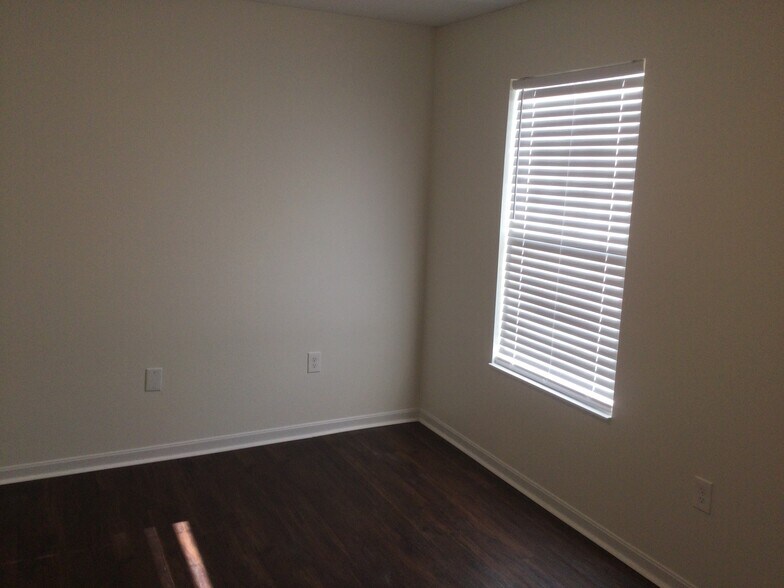 Building Photo - 2831 Coachlight Ln