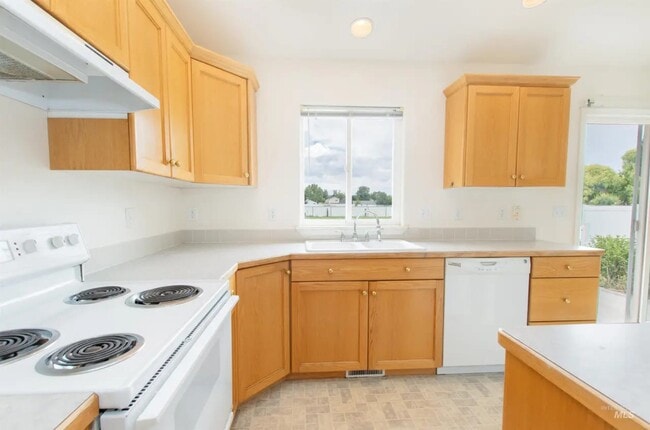 Building Photo - Stony Meadow Drive