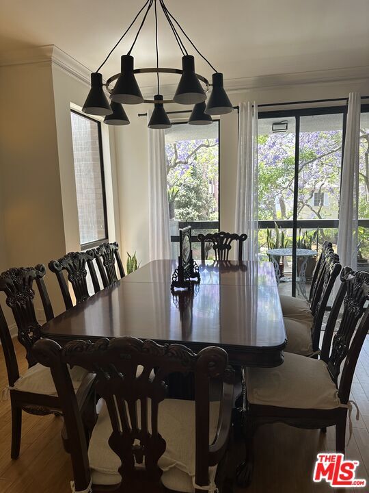 Building Photo - 324 N Palm Dr