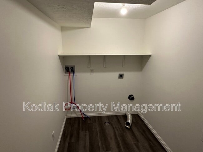 Building Photo - 1941 Jenny Ln.