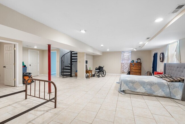 Building Photo - Spacious, Remodeled 3-Bedroom Home in Quie...