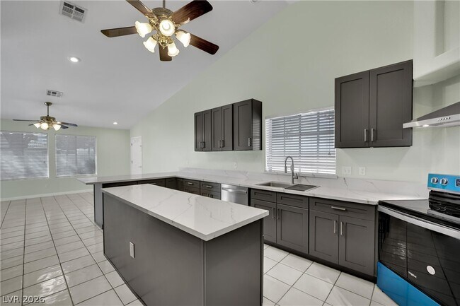 Building Photo - 7595 W Camero Ave