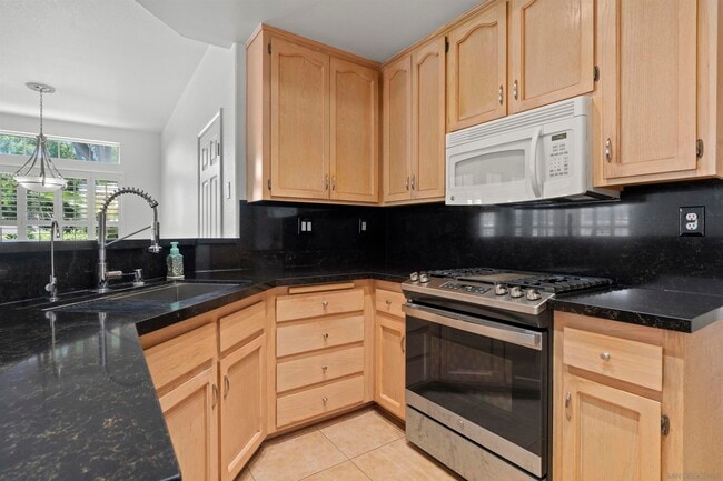 Building Photo - 12650 Springbrook Dr