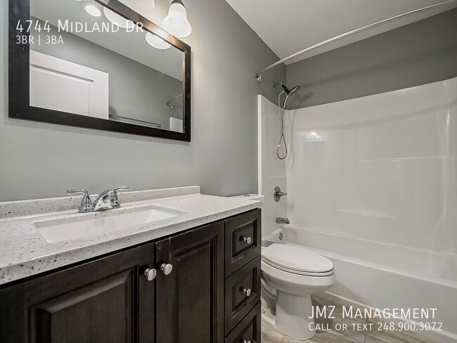 Building Photo - 4744 Midland Dr