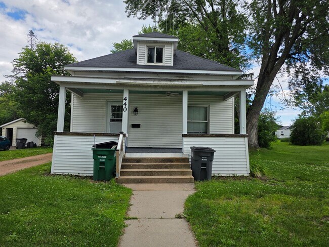 Building Photo - 4 Bed 2 Bath Single Family Home in Wisconsin Rapids