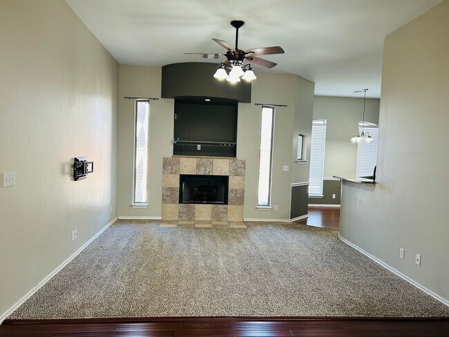 Building Photo - AVAILABLE NOW - $500 OFF FIRST FULL MONTH - Beautiful Home In Edmond School District!