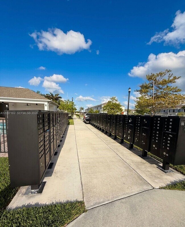 Building Photo - 470 NE 12th St