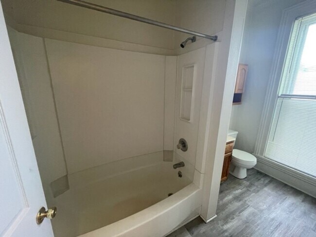 Building Photo - 1023 Lofts