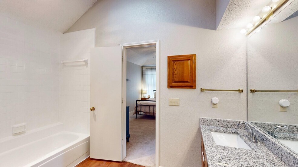 Building Photo - 2089 Bronco Ln
