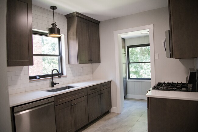 Building Photo - 151 Morrison Dr