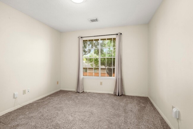 Building Photo - 16303 Lakestone Dr