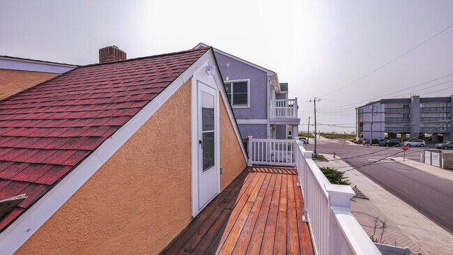 Building Photo - 235 8th St N