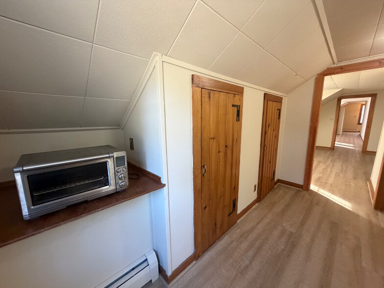 Building Photo - 190 Hoskins Rd