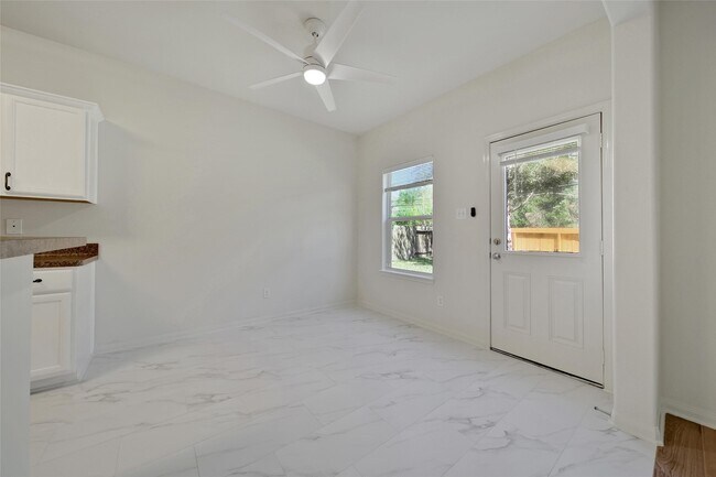 Building Photo - 305 Crooked Pine Court