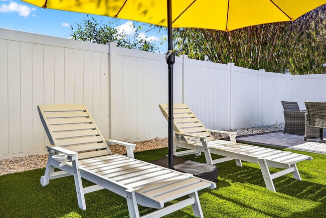 Building Photo - 310 W Warren Ave