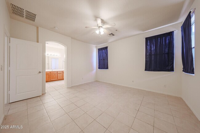 Building Photo - 16925 W Nottingham Way