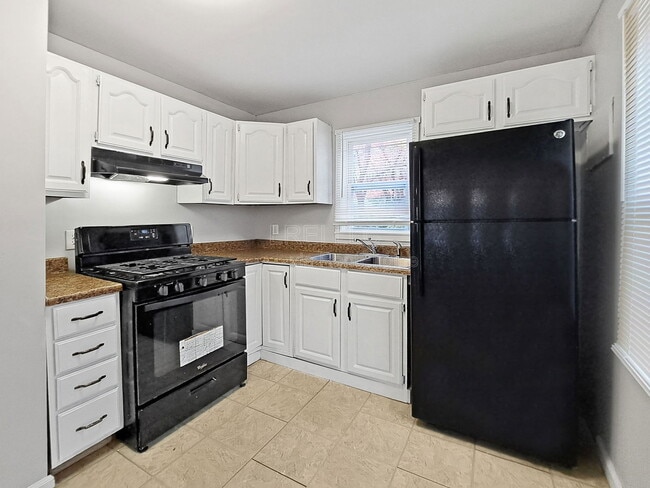 Building Photo - 1661 Harold Ave