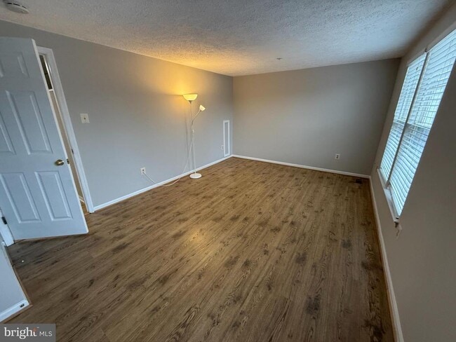 Building Photo - 8916 Pembrook Woods