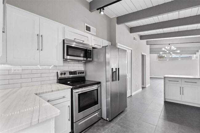 Building Photo - 5001 Nina Lee Ln
