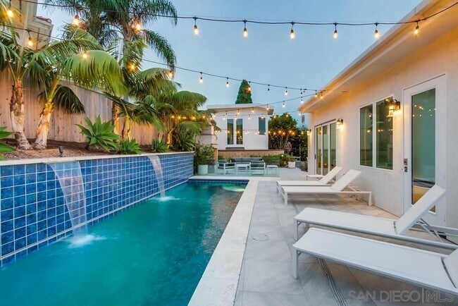 Building Photo - 738 Castro St