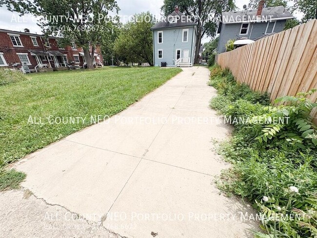 Building Photo - 1994 Floral Ave