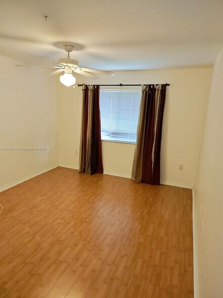 Building Photo - 2586 Centergate Dr