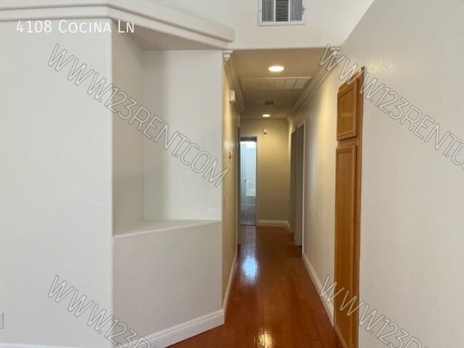 Building Photo - 4108 Cocina Ln