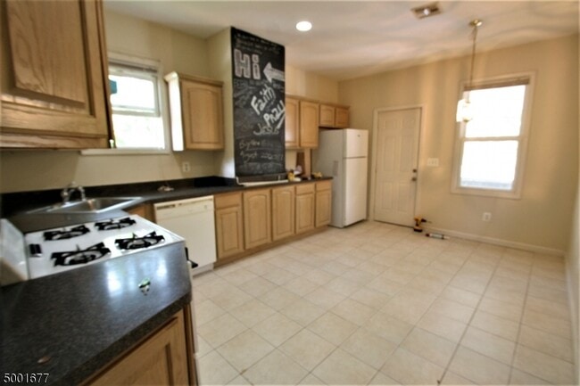 Building Photo - 85 Mission St