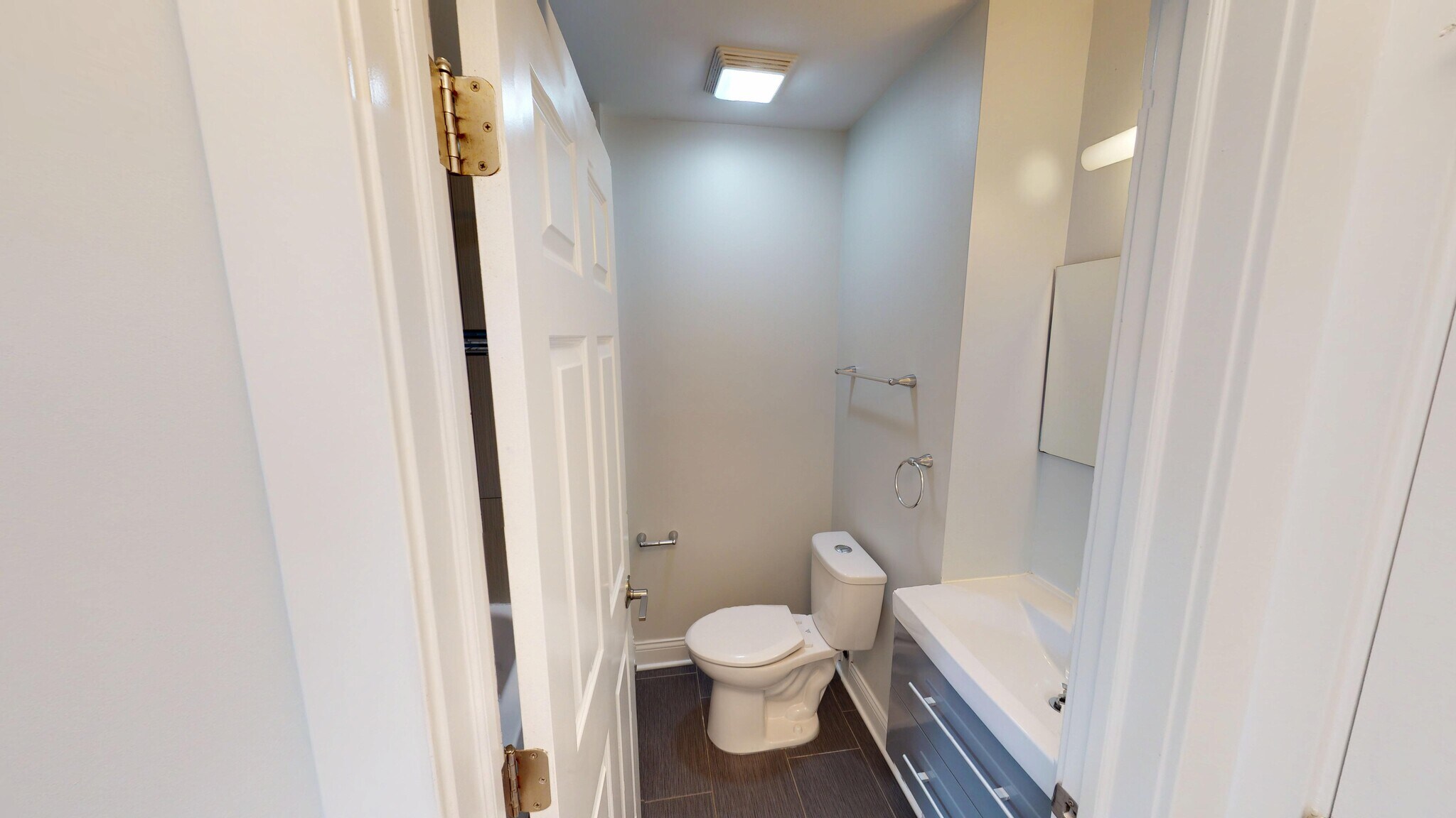 Building Photo - 1355 W Bryn Mawr Ave