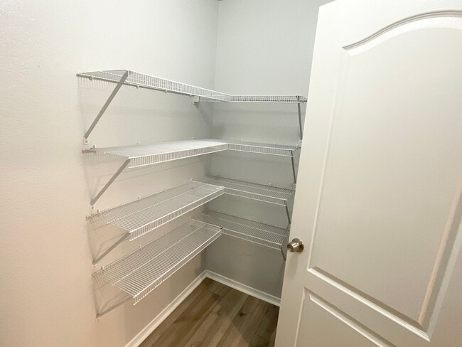 Building Photo - Outstanding 3 bedroom/2.5 bath home in established neighborhood just minutes from Lackland AFB an...