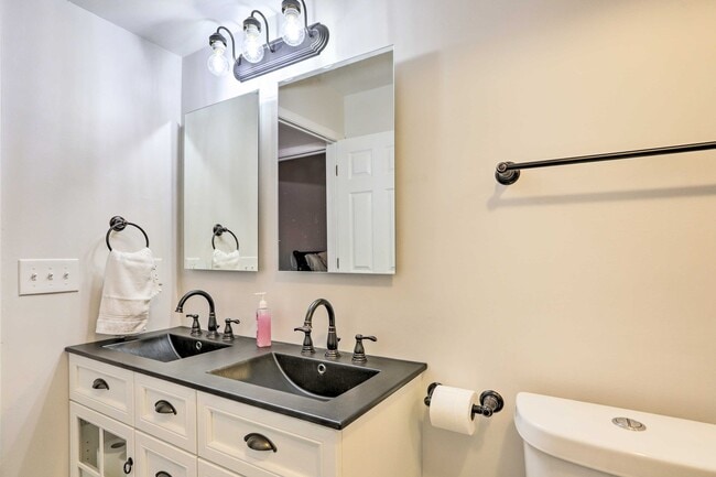 Building Photo - 6832 Woodmeadow Dr