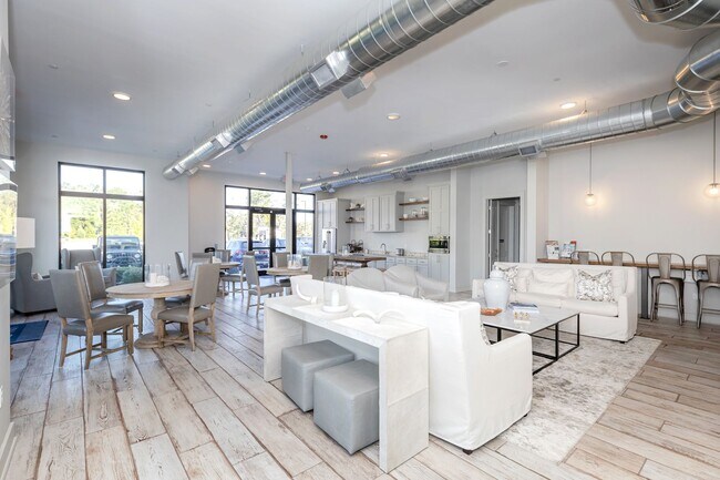 Building Photo - 2501 Bienville Blvd