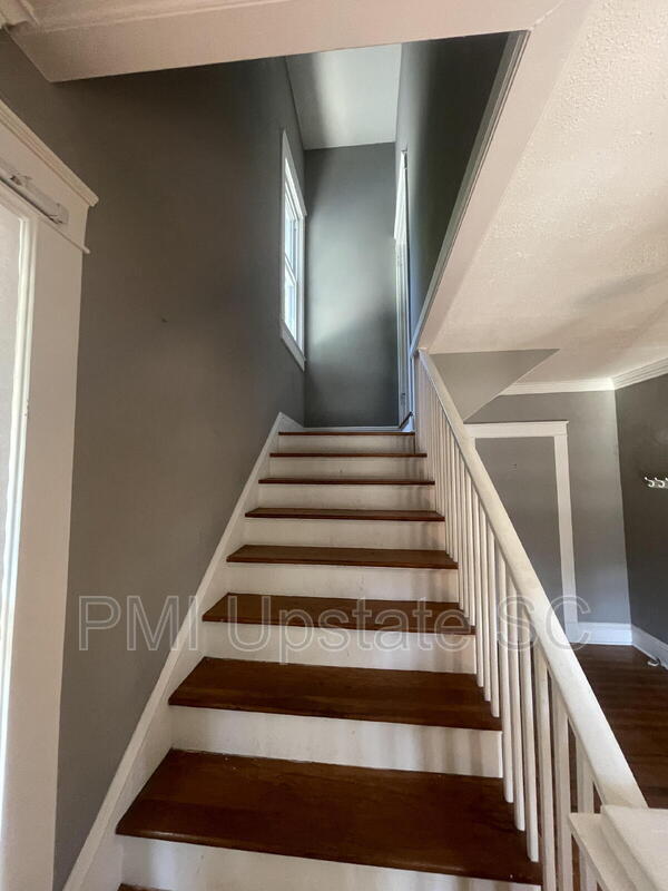 Building Photo - 181 N Fairview Ave