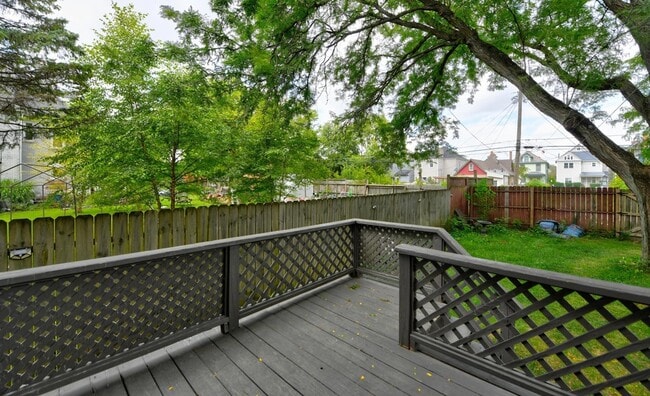 Building Photo - 1050 Oak St