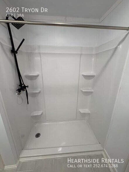 Building Photo - 2602 Tryon Dr