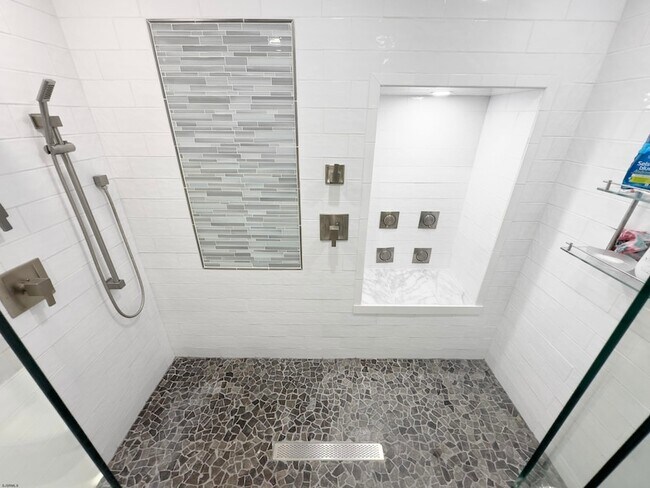 Building Photo - 9416 Amherst Ave