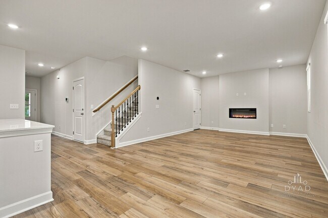 Building Photo - 163 E Millbrook Dr