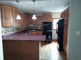 Building Photo - 615 Lake St