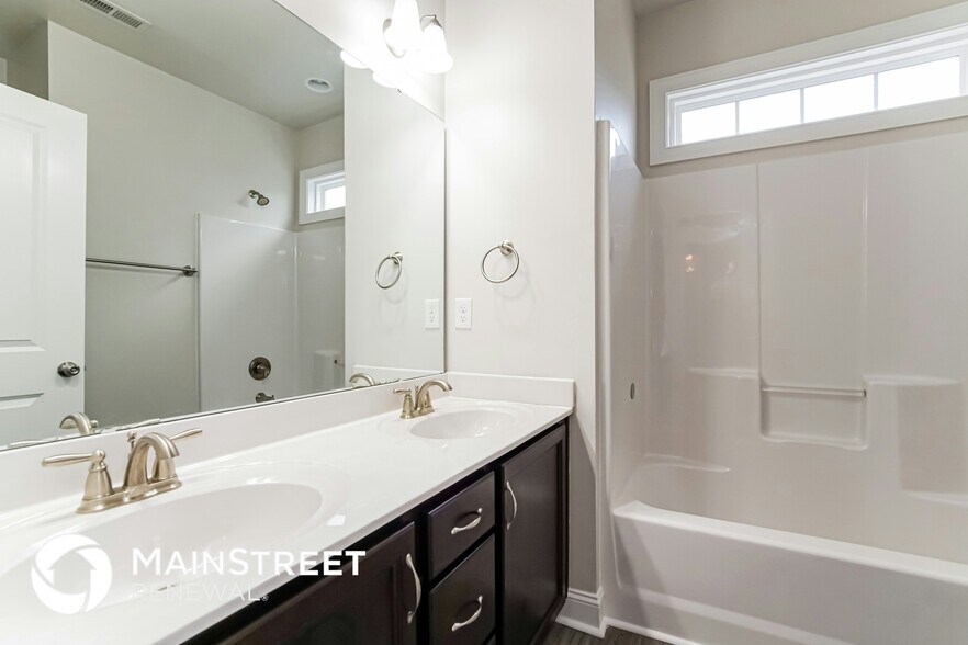 Building Photo - 118 Grey Hawk Dr
