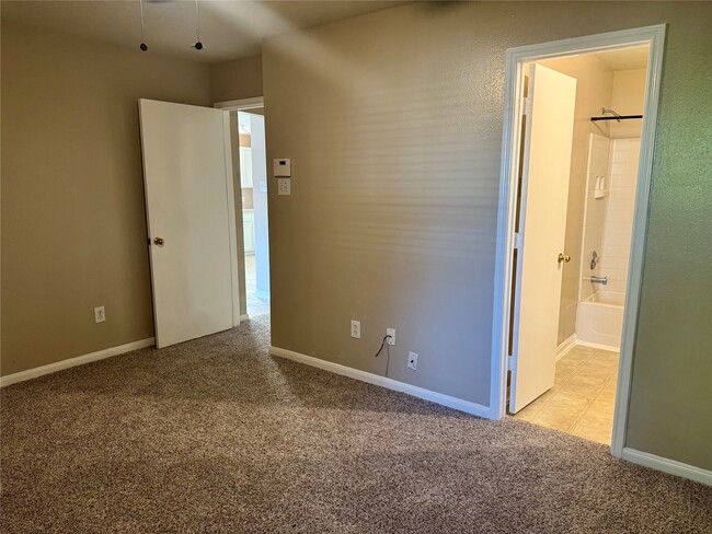 Building Photo - 5626 Tidewater Dr