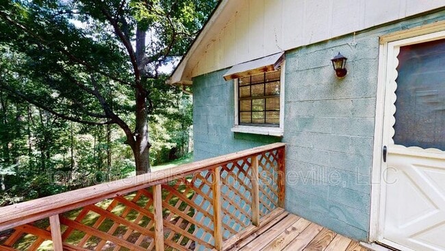 Building Photo - 420 Old Buckeye Cove Rd