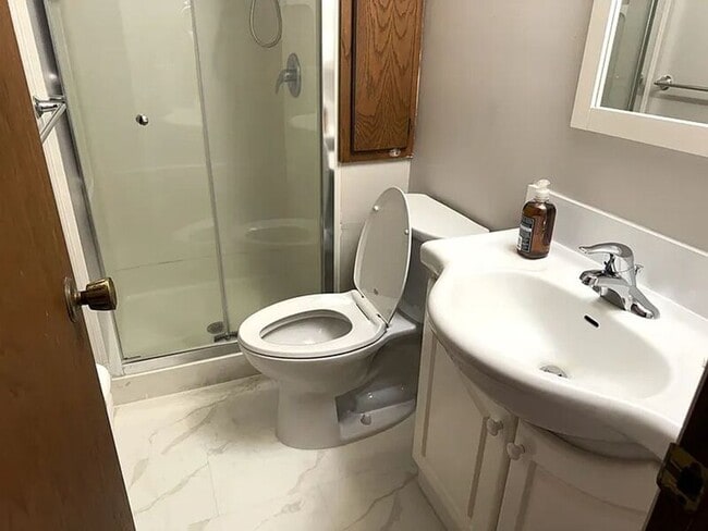 Building Photo - 7431 Rosewood Ln N