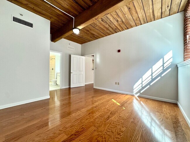 Building Photo - 4 Bishop St